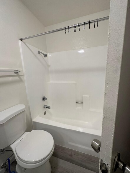 Building Photo - 16645 Valencia Ave