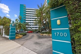 Building Photo - 1700 NW N River Dr