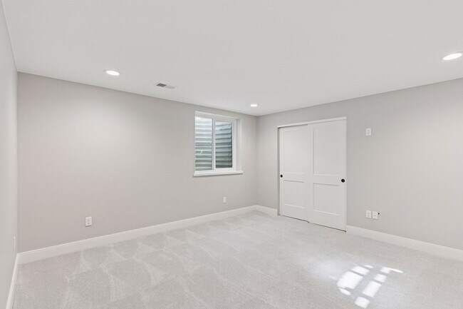 Building Photo - New Charming Berthoud Home with Modern Com...