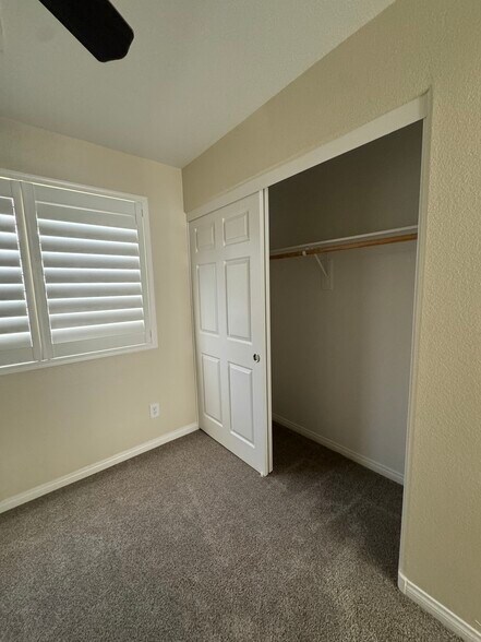 Building Photo - 9474 Van Halen Ln