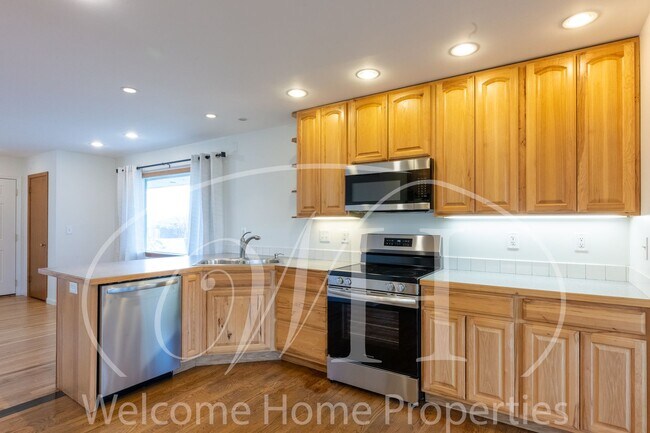 Building Photo - Spacious 5 Bedroom Home with Fenced Yard & Covered Parking