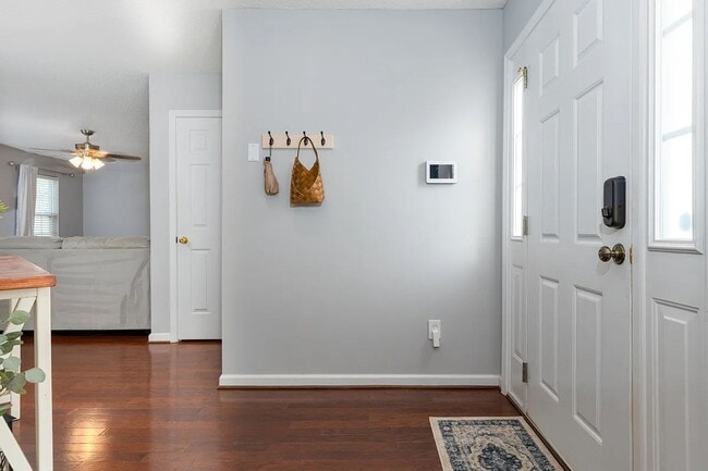 Building Photo - Spacious home located in the beautiful and...