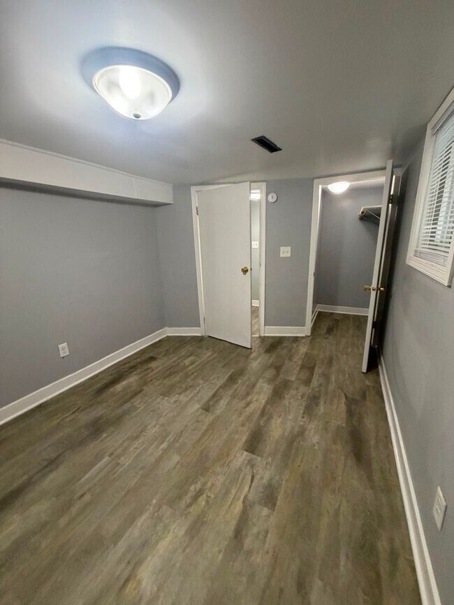 Building Photo - 4828 Melville Ave