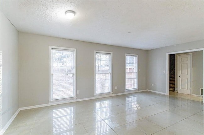 Building Photo - 392 Harmony Grove Rd