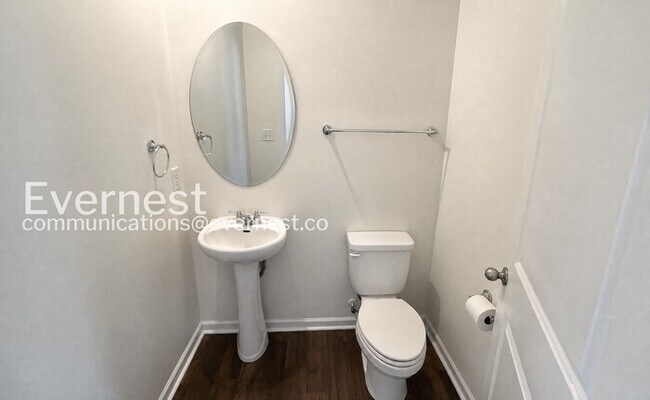 Building Photo - 5 Bed/5 Bath Home with 3 Car Garage / Pet-Friendly / Available Now!