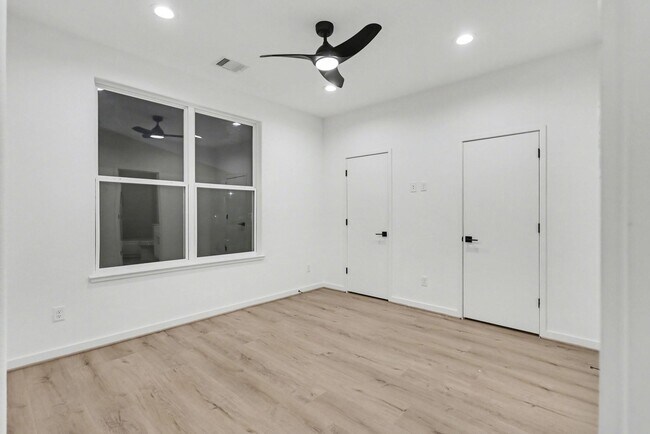 Building Photo - 203 Danna Ln