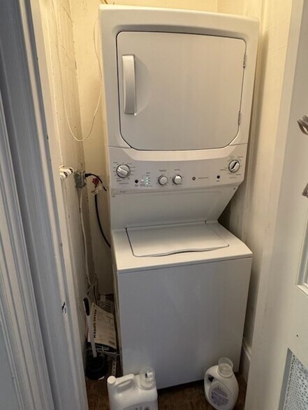 Building Photo - 1714 Beacon St