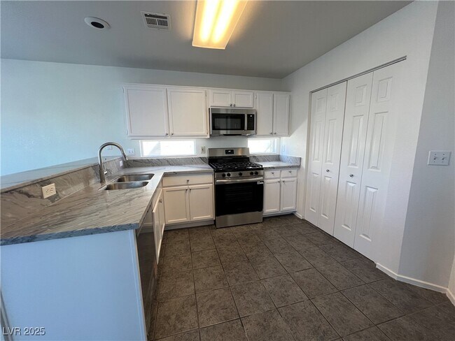 Building Photo - 8104 Hercules Dr