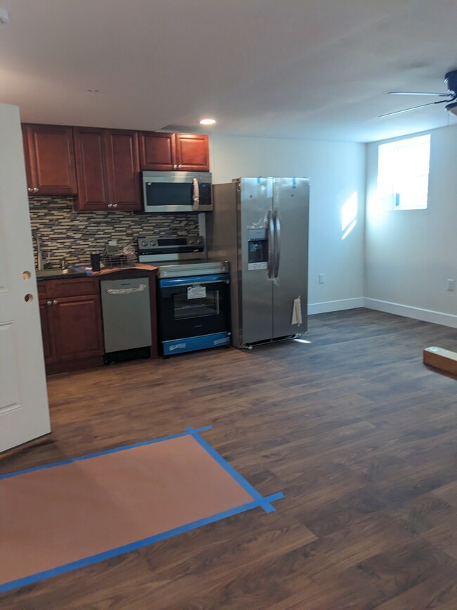 Kitchen/Living room - 518 N State St