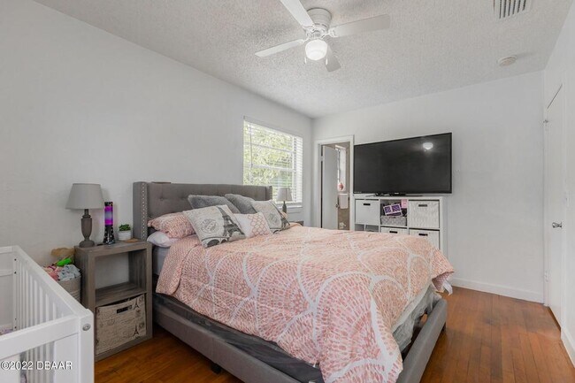 Building Photo - 1509 3rd St