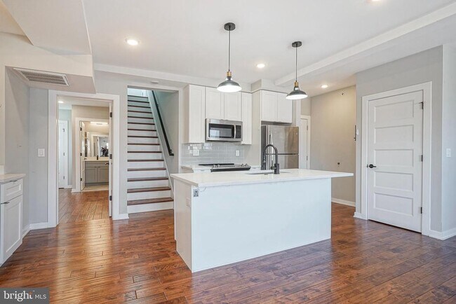 Building Photo - 1710 Cambridge St