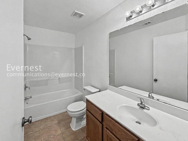 Building Photo - Charming 4-Bedroom Haven with Fireplace and Serene Outdoor Living / Pet-Friendly / Available Now!