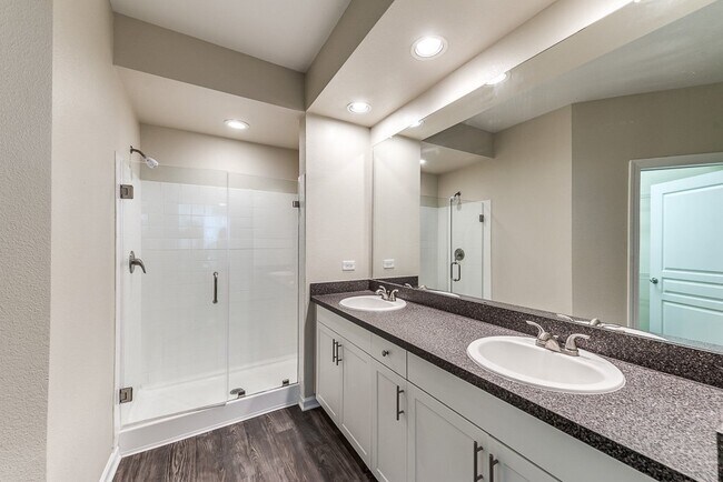 Building Photo - Limited Time – $500 Gift Card with Move-In!