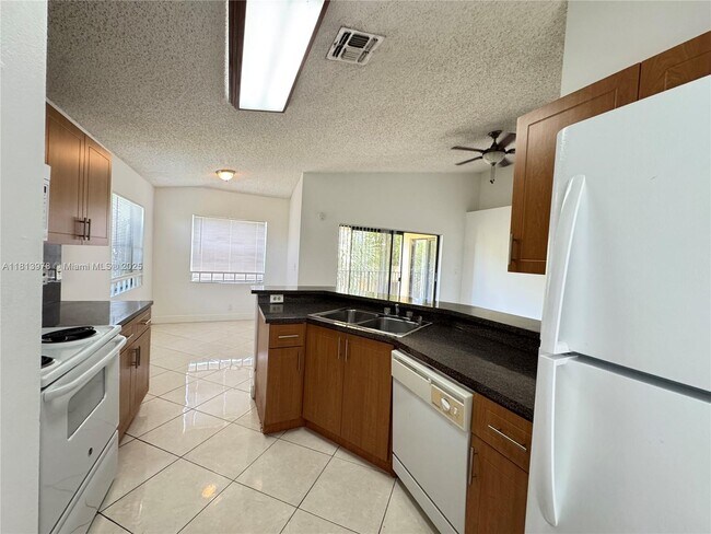 Building Photo - 9999 Summerbreeze Dr