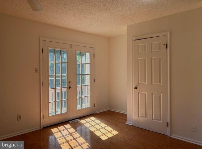 Building Photo - 15 Rampart Dr