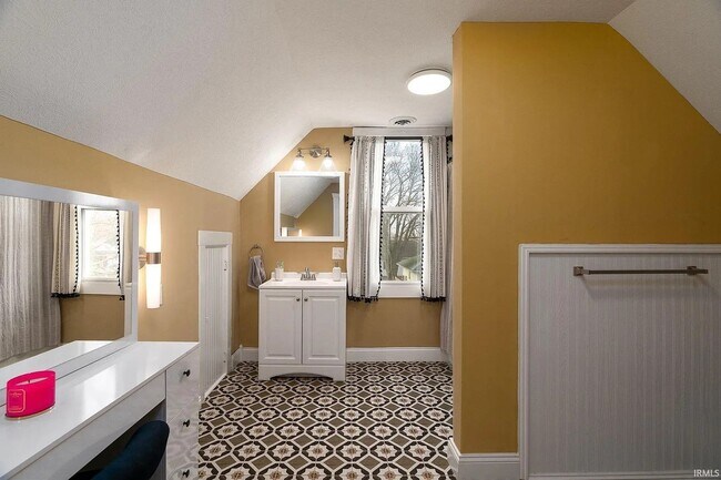 Building Photo - 4 Bedroom, Two Story House