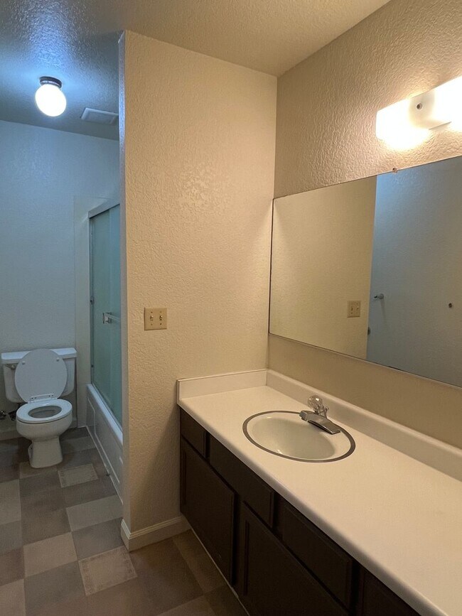 Building Photo - 2526 I St