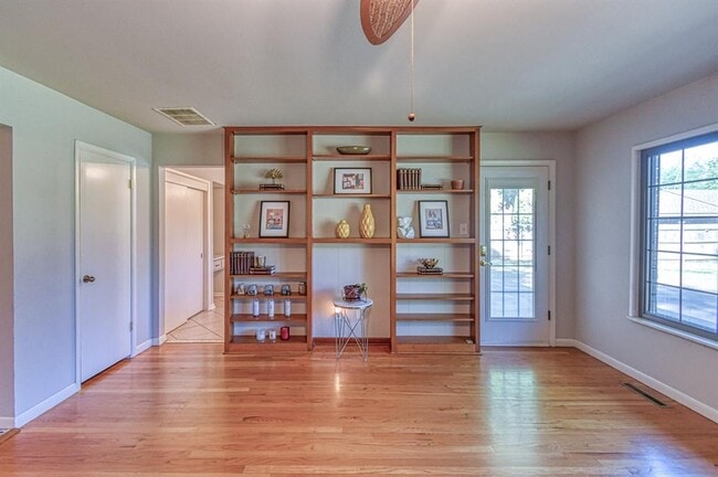 Building Photo - 1221 Cruce St