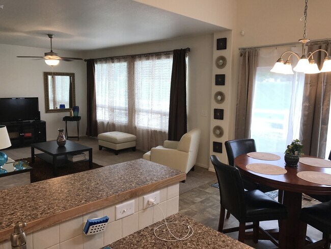 Building Photo - Must-see stunning home! Won't last long!