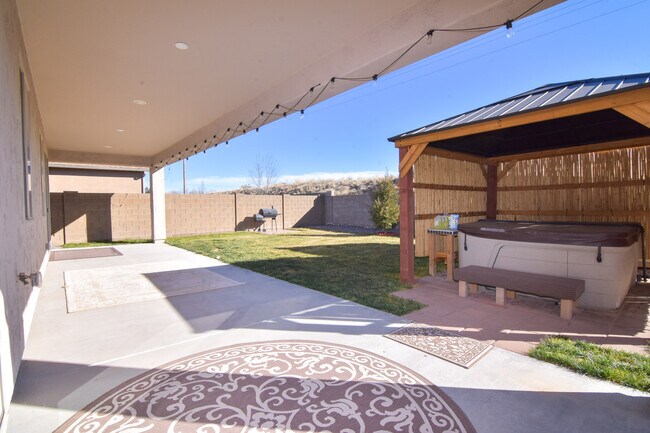 Building Photo - 343 Armitage Way