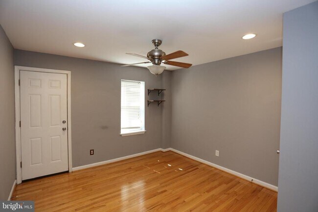 Building Photo - 524 S Bouldin St
