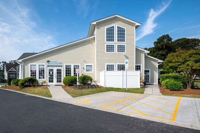 Building Photo - OFF-SEASON FURNISHED MONTHLY RENTAL AVAILABLE JAN '26