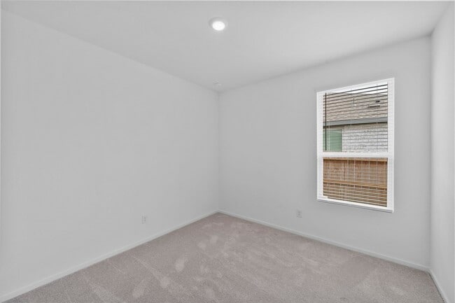 Building Photo - 807 Heaven Dr