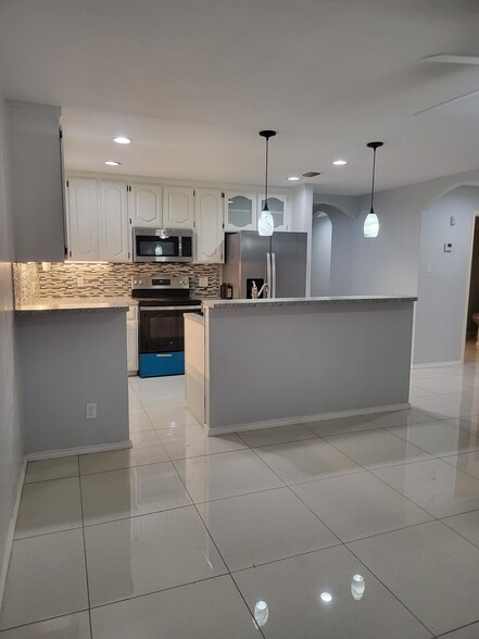 Building Photo - 2401 S Jackson Rd