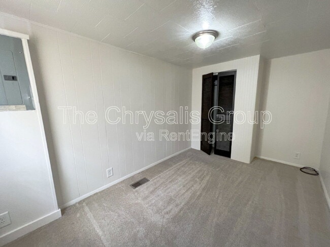 Building Photo - 230 Creve Coeur St