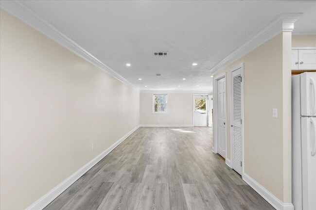 Building Photo - 8 Captain Cook Ln