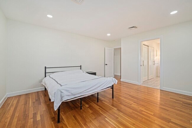 Building Photo - 66 Roosevelt Rd