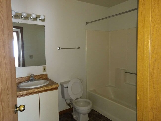 Building Photo - 518 Quincy St