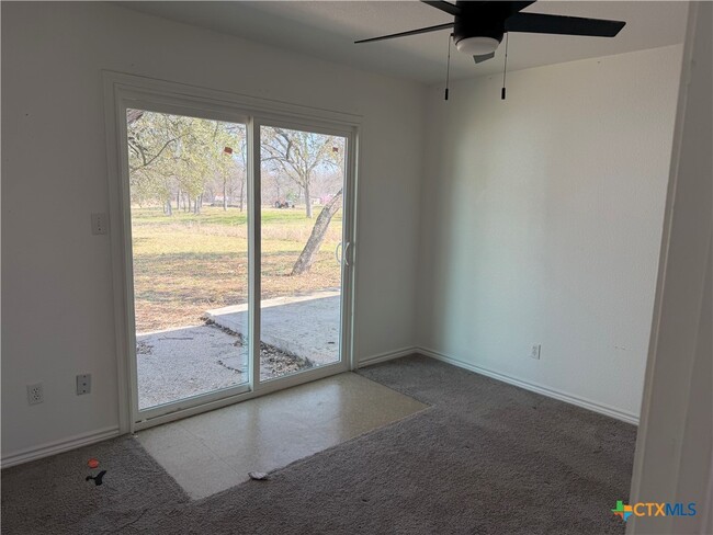 Building Photo - 809 W Avenue D