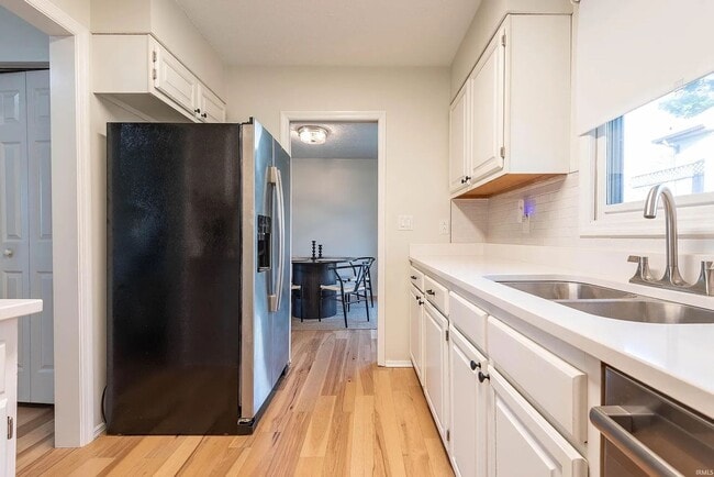 Building Photo - Available Now!  3BR 2BA Southside Neighborhood.