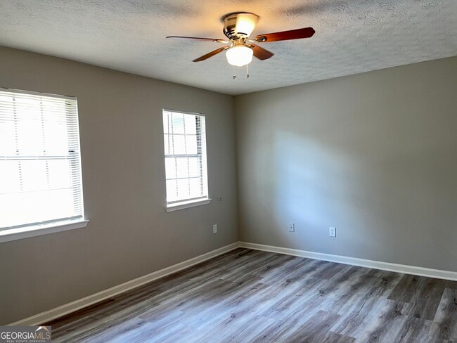 Building Photo - 5870 Sheldon Ct