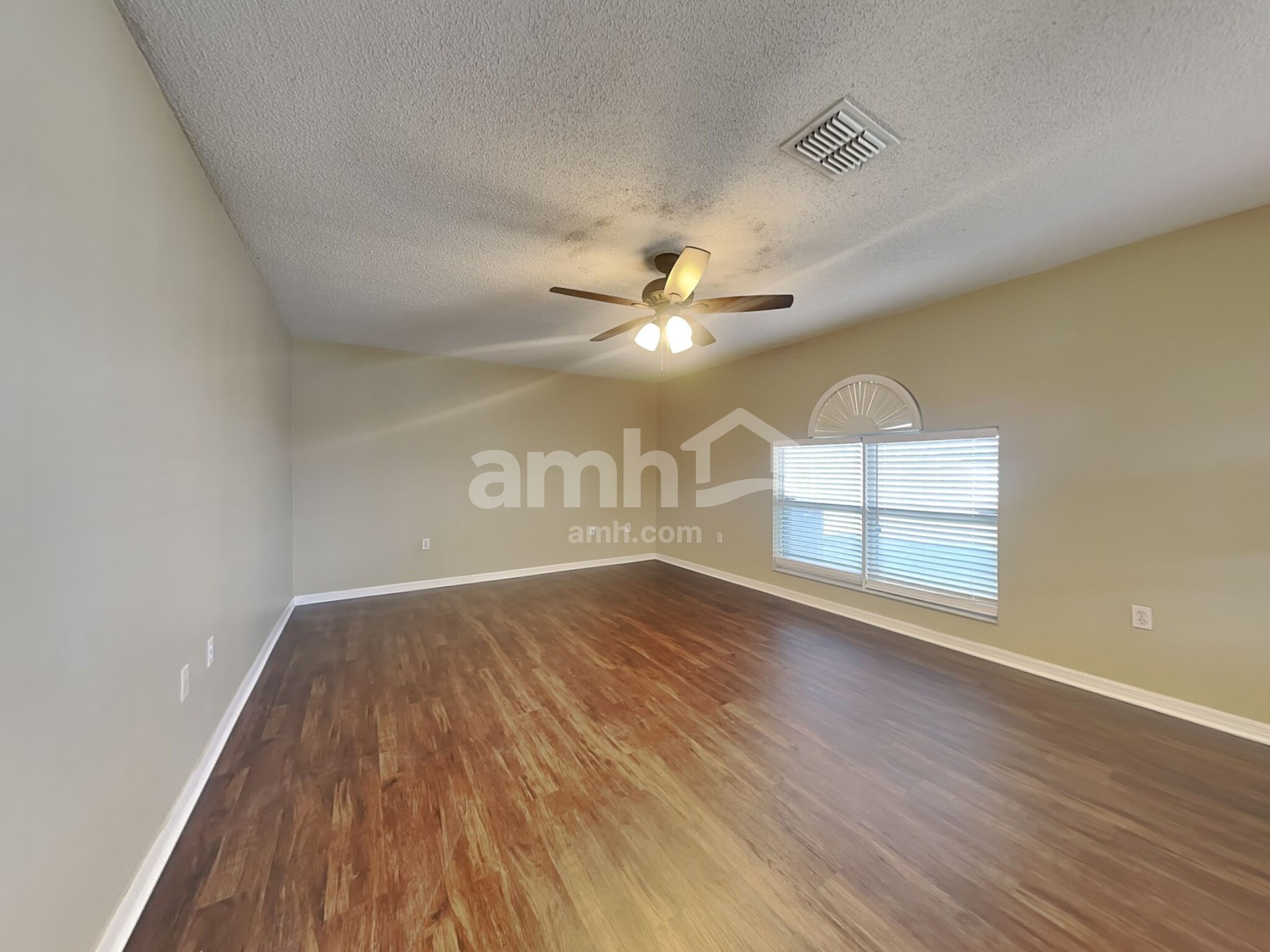 Building Photo - 12621 Lake Vista Dr