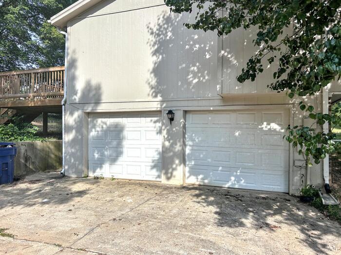 Building Photo - 1226 Thompson Rd