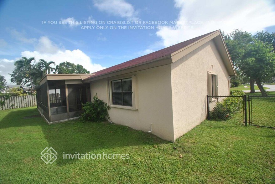 Building Photo - 8029 W Country Club Blvd