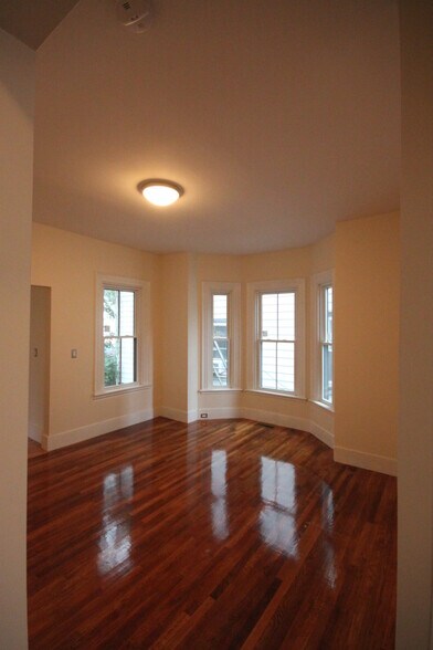 Primary Photo - 19 Prescott St