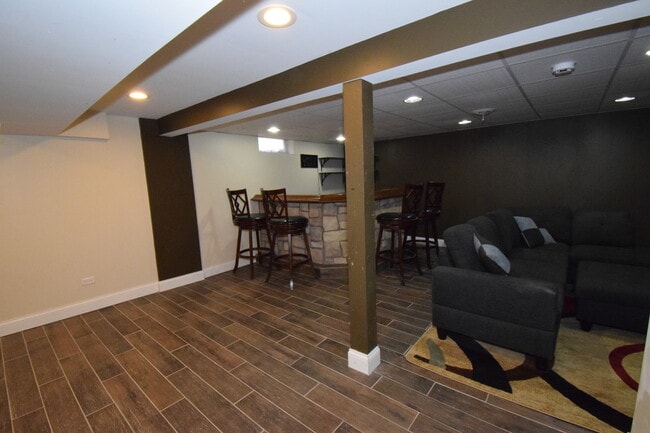 Building Photo - 477 W Spring St