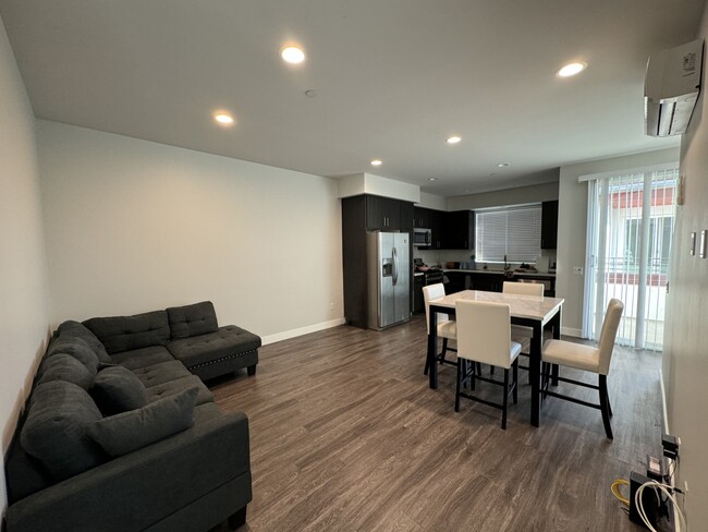 Building Photo - 1185 W 37th St