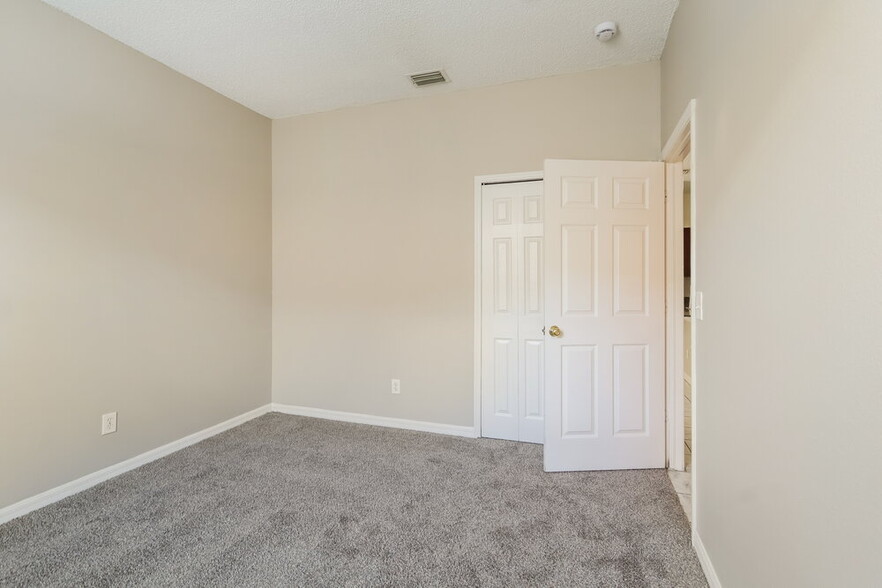 Building Photo - 18003 Misty Blue Ln