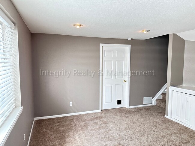 Building Photo - 1041 W Laurenwood Ln