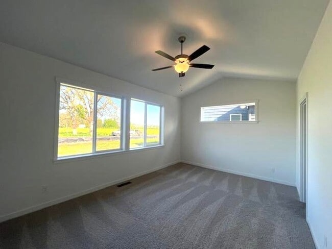 Building Photo - 3 Bedroom 2 Bath Silverton OR