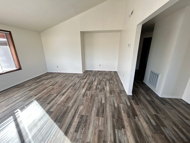 Building Photo - 6412-6416-6424 S 6th St.