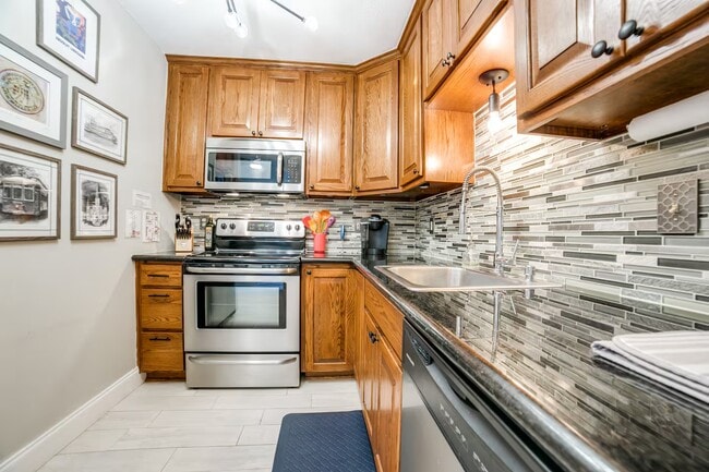 Building Photo - 8518 Sir Lancelot