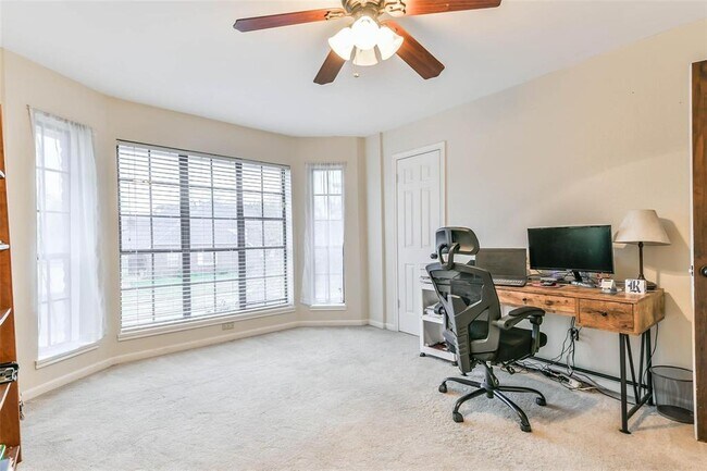 Building Photo - 407 W Chelsea Pl