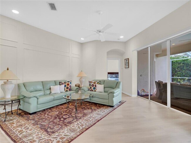 Building Photo - 8870 Huntington Pointe Dr