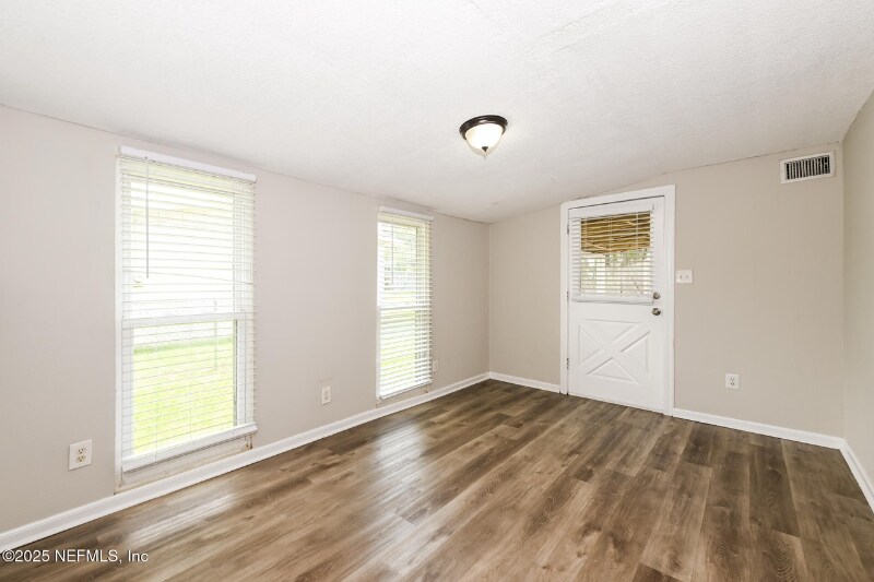 Building Photo - 10198 Luana Dr N