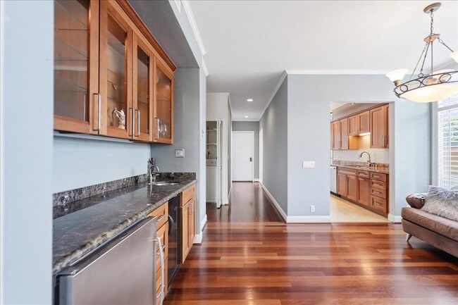 Building Photo - 11 Hayward Ave